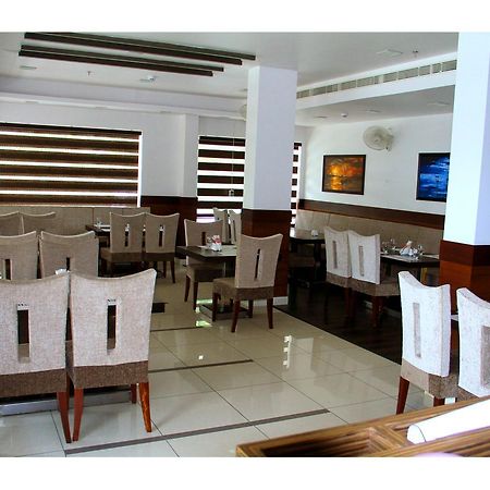 Hotel Aswathy Kodungallur Bagian luar foto