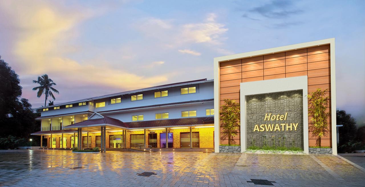 Hotel Aswathy Kodungallur Bagian luar foto